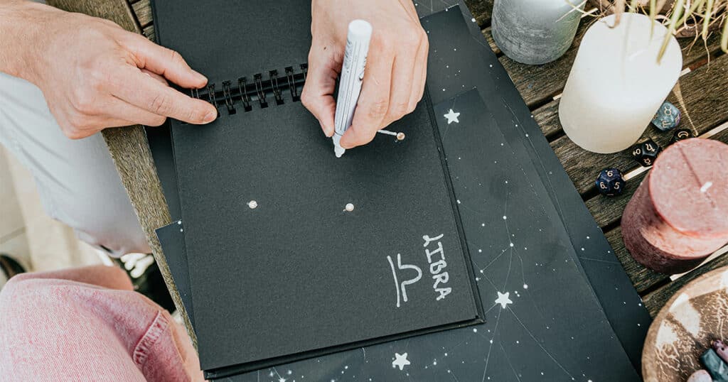 Understanding the Yod in Astrology: A Comprehensive Guide - TTAROTT.com